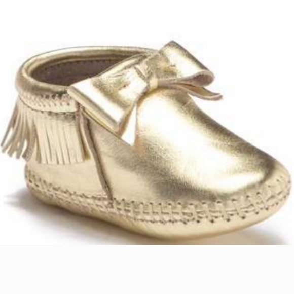 NIB Minnetonka Rosie Bootie Gold Leather Moccasin Size Newborn - Picture 1 of 9